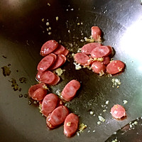 猪肉肠炒南瓜苗的做法_【图解】猪肉肠炒南瓜