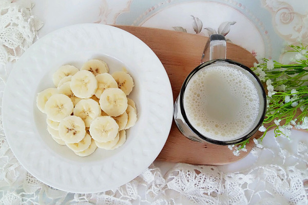 杂粮豆浆配香蕉,简单营养晚餐的做法_【图解】