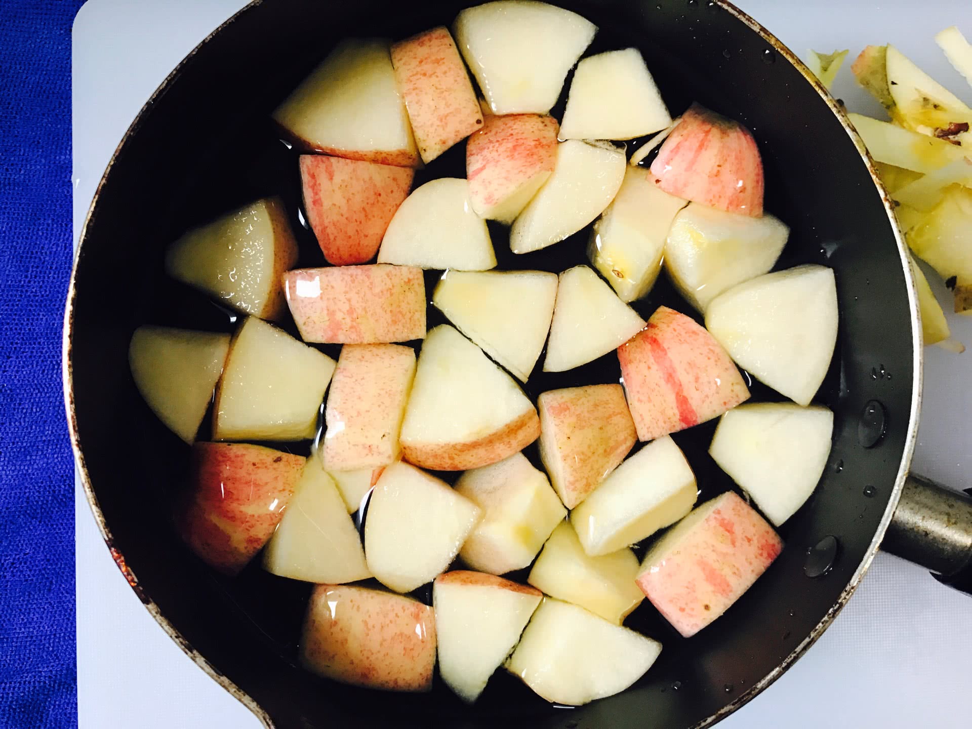 煮苹果的做法_【图解】煮苹果怎么做如何做好吃_煮苹果家常做法大全_a微笑vloe_豆果美食