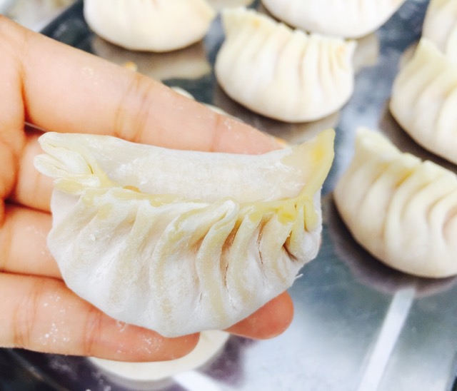 一起来做月牙弯饺子--红萝卜玉米肉饺