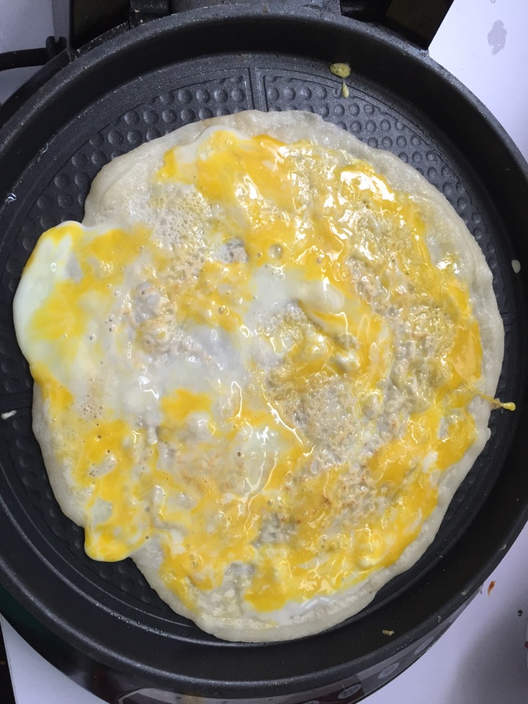 电饼铛版鸡蛋饼的做法图解3