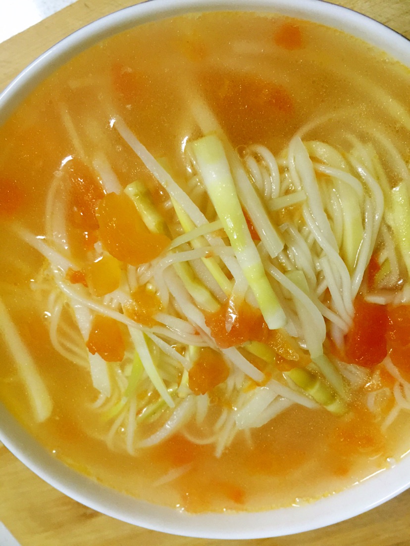 西红柿土豆脆笋面