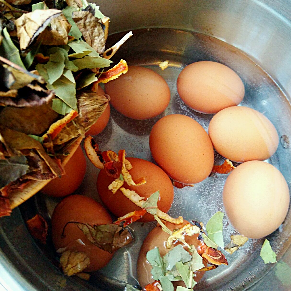 只需要这么煮，茶叶蛋更易入味，而且上面还印有漂亮的树叶图案|茶叶|茶叶蛋|图案_新浪新闻