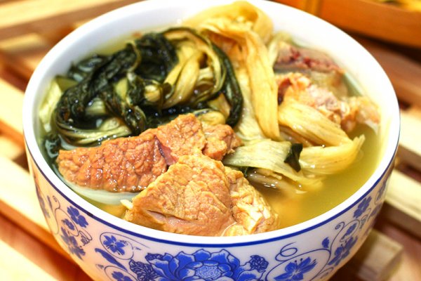 广东老火靓汤-南北杏菜干益肺汤