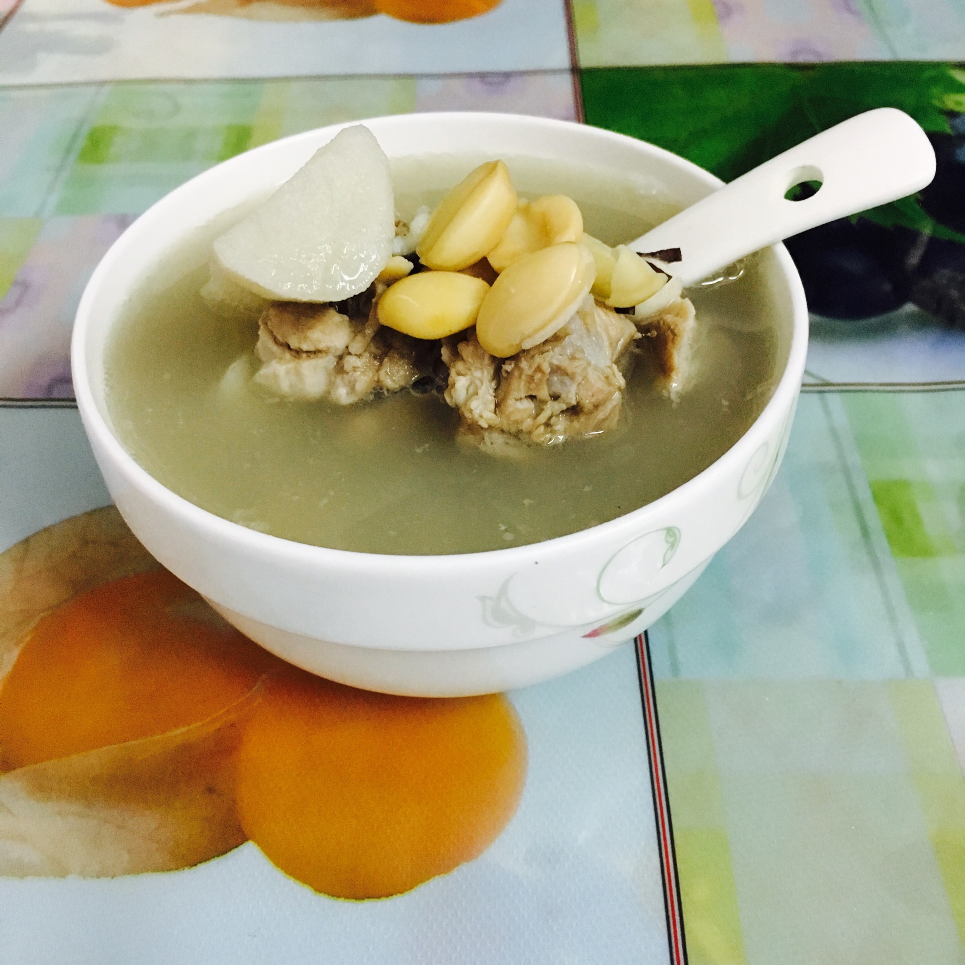 土茯苓淮山芡实煲脊骨