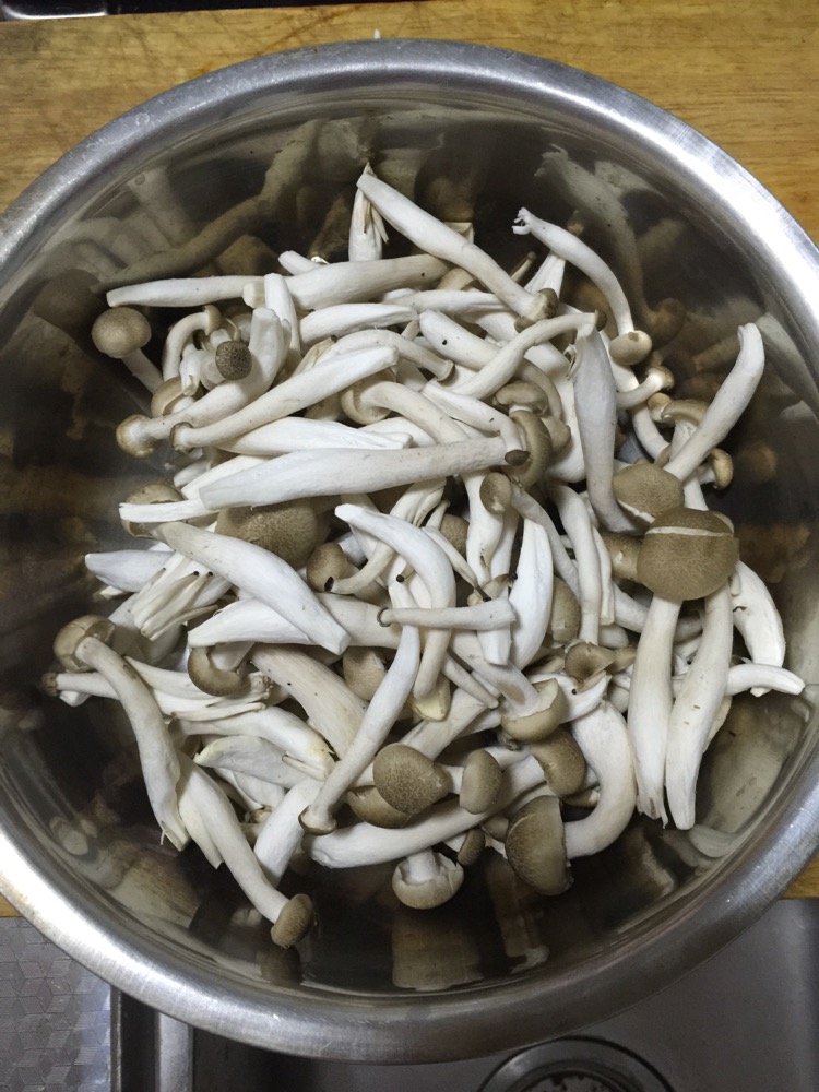 蟹味菇洗净沥干