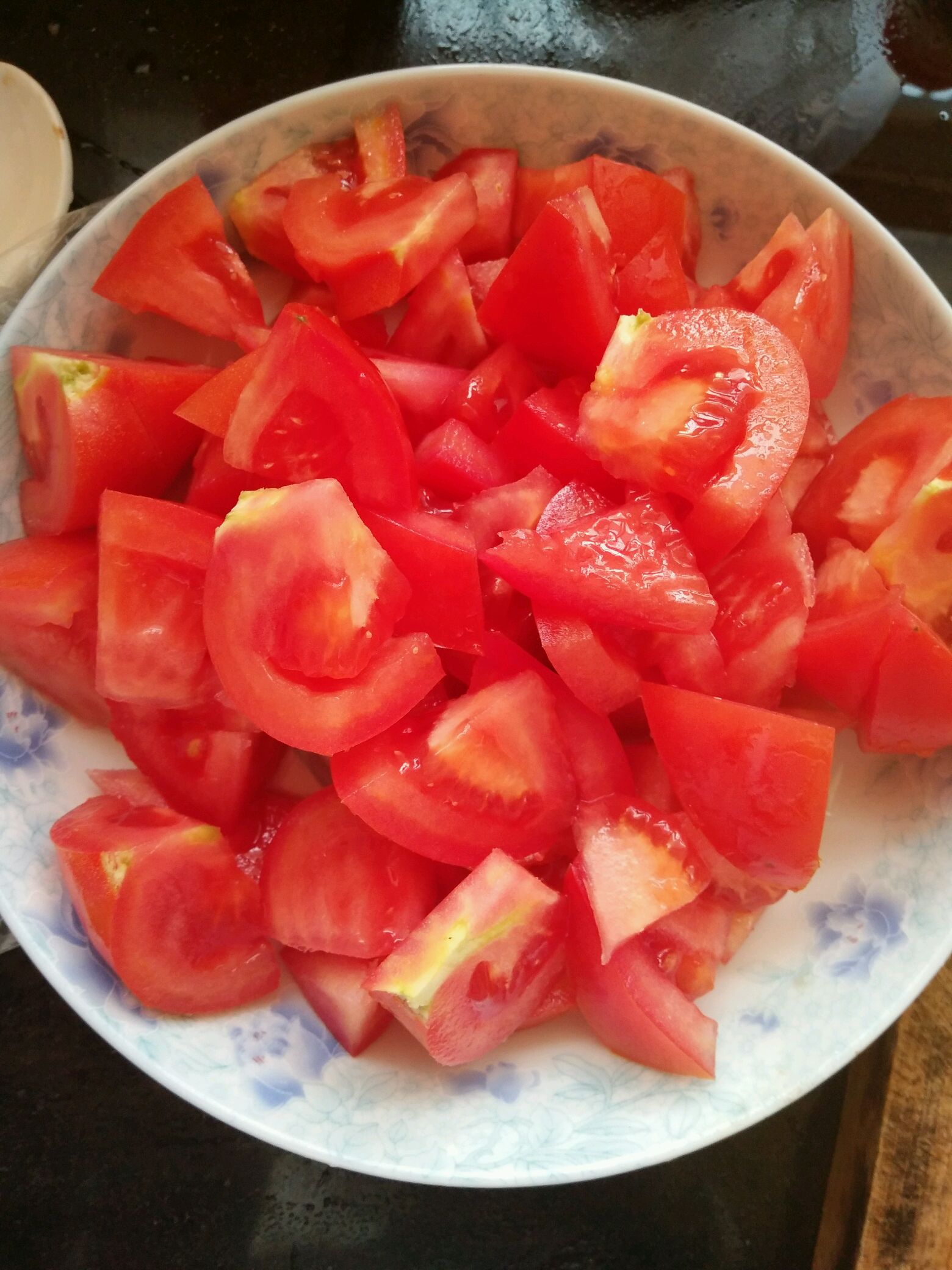 西红柿,切丁或者切块,切丁的话不要太小