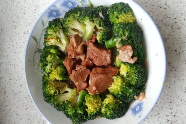 乐乐自家菜红烧肉烧西兰花