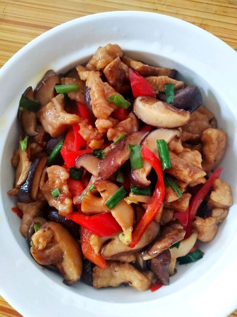 香菇炒瘦肉――夏水灵的私房菜家常菜