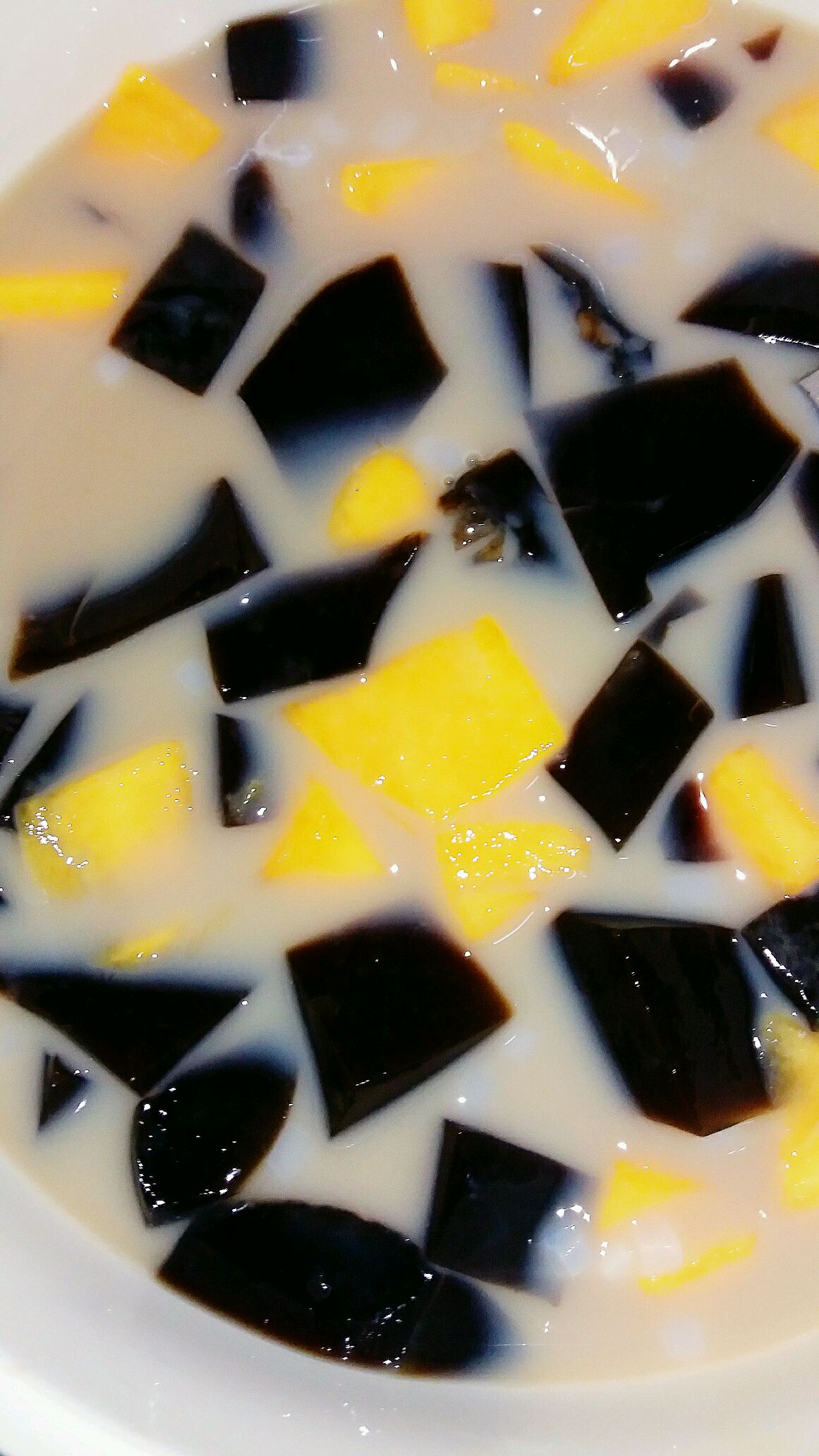 芒果椰汁黑凉粉的做法