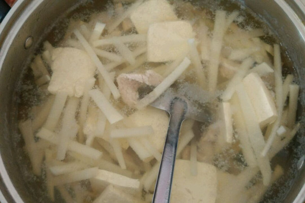 酸笋瘦肉豆腐汤