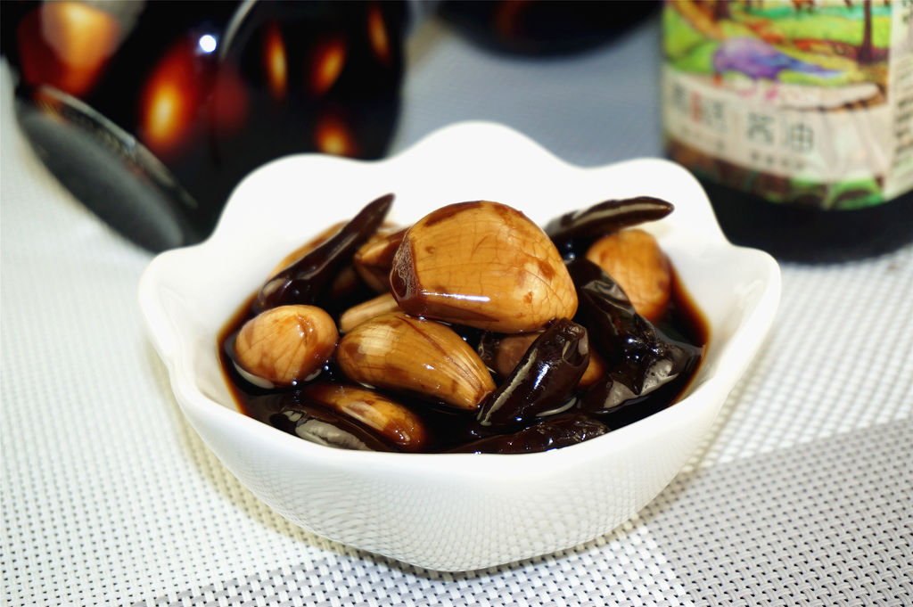 菁选酱油试用之指天椒酱油蒜头
