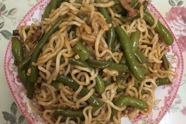 豆角焖面面身劲道不粘有嚼劲