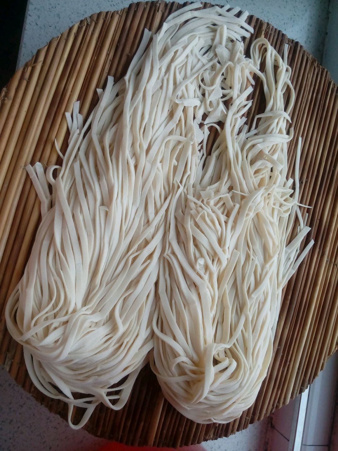 手擀面条怎么做才最劲道原来你少了这一步,吃法太绝了