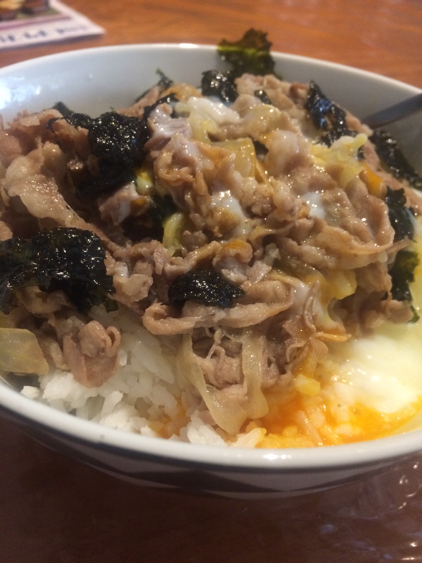 温泉蛋牛丼盖饭