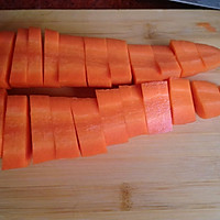 <单人双人小厨房>简易美味玉米胡萝卜汤的做法图解1