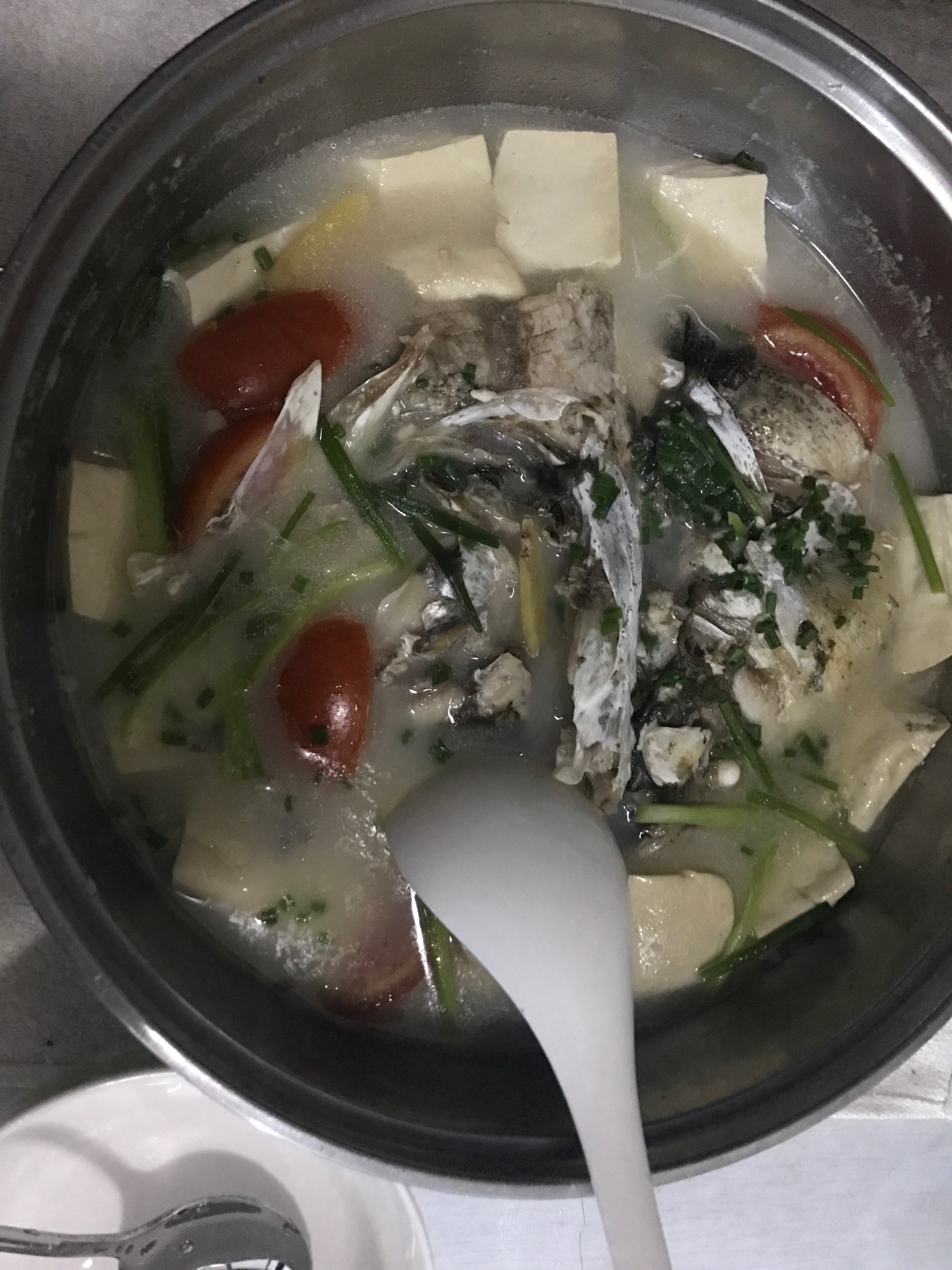 家常豆腐鱼头汤