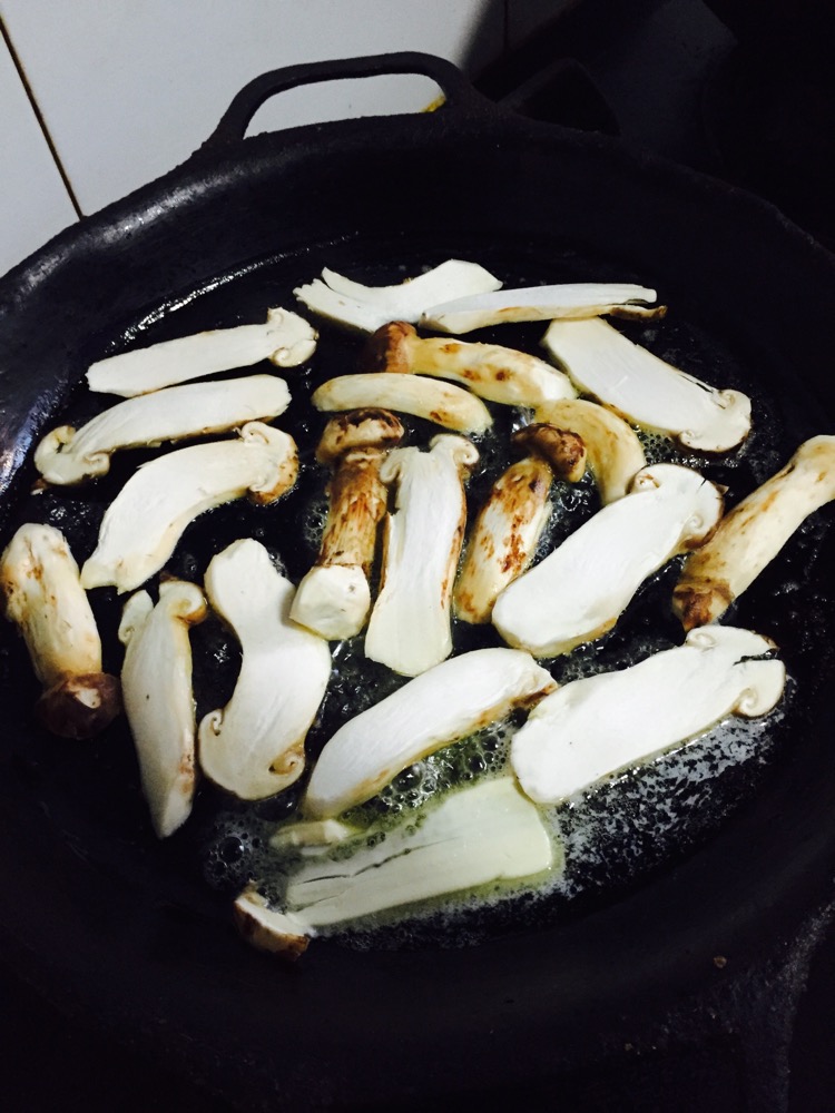 【家常便饭】黄油松茸(换成杏鲍菇也行哦)