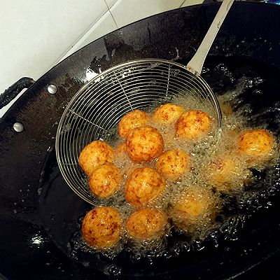 糯米丸子家常做法要放油吗 400_ed905eaf048ac072651df1ac769fbee2.jpg