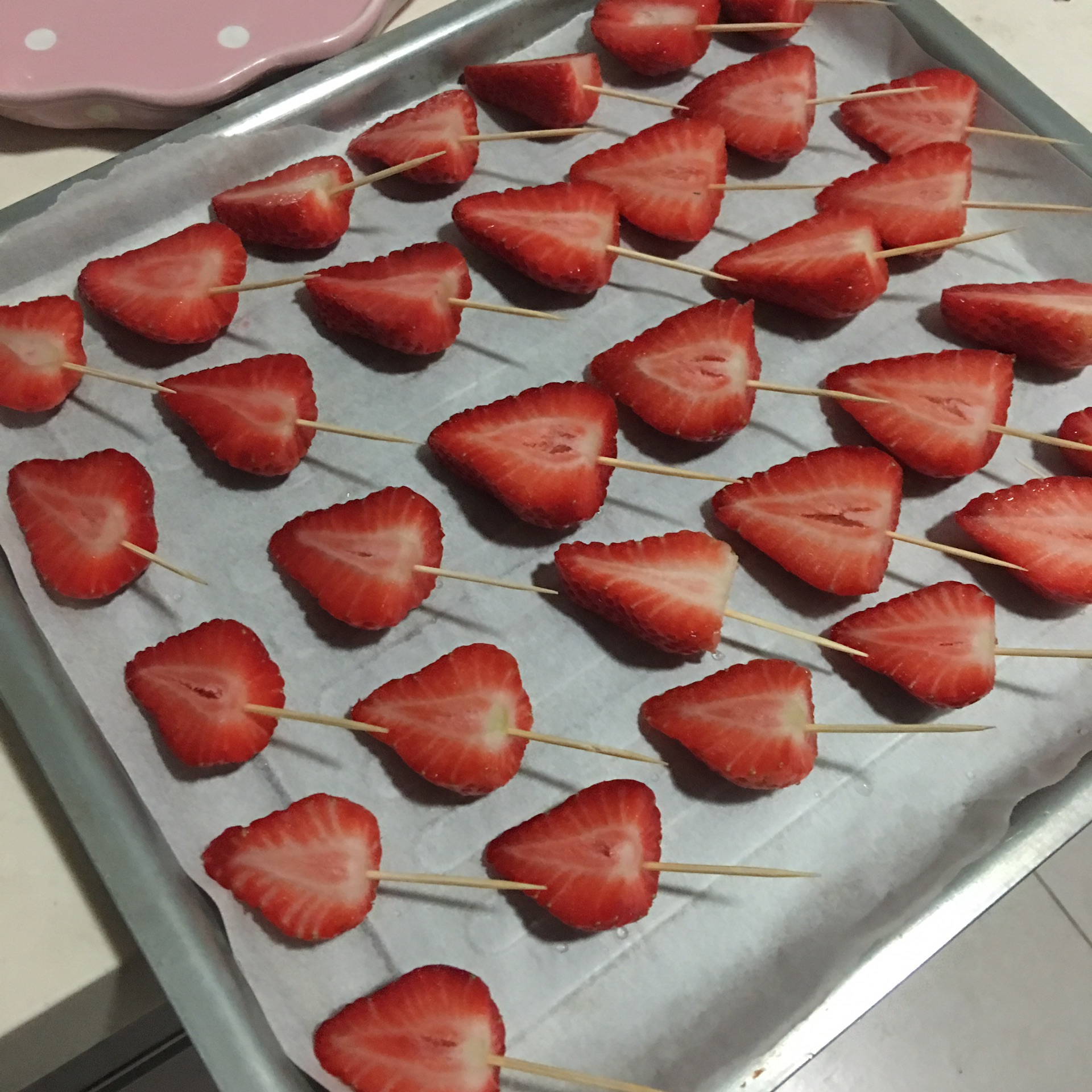 冰糖葫芦草莓串的做法_【图解】冰糖葫芦草莓串怎么做如何做好吃_冰糖葫芦草莓串家常做法大全_豆帝煮_豆果美食