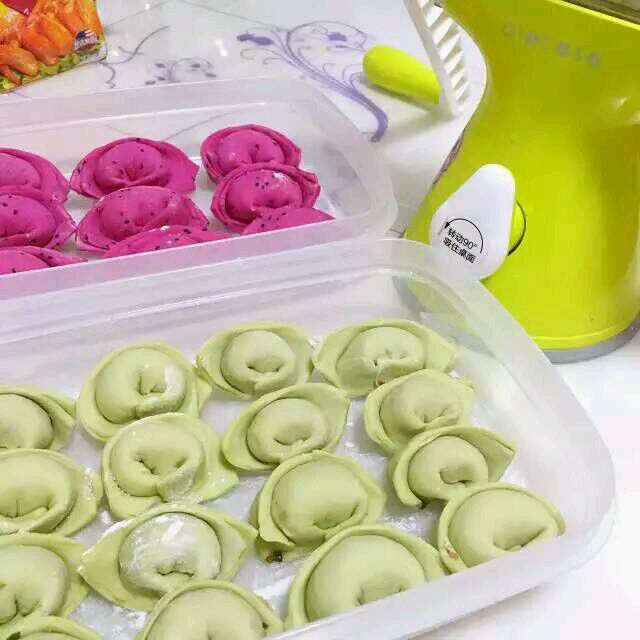 『「火龙果 」虾仁鲜肉饺子』
