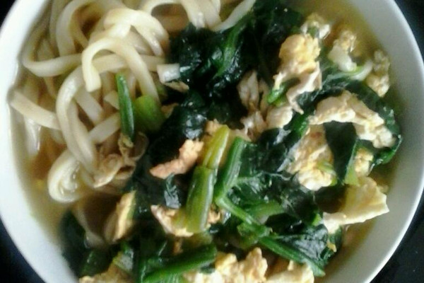 菠菜鸡蛋面