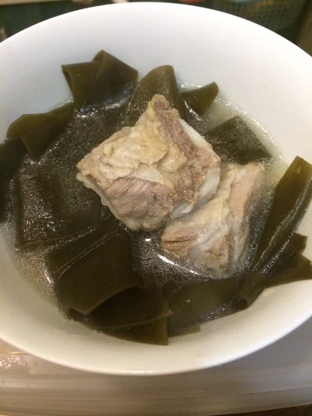 排骨炖海带的做法