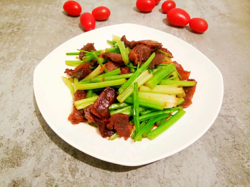 芹菜炒牛肉