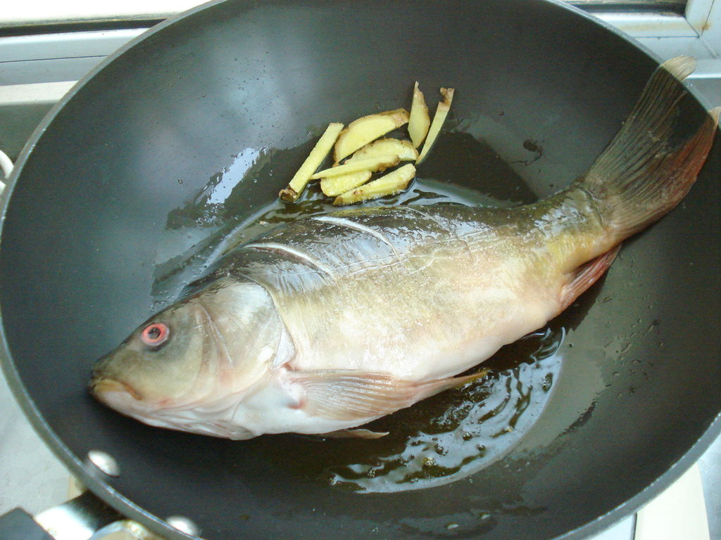 鱼糊锅的图片,咸鱼粘锅图片,糊掉的鱼图片_大山谷图库