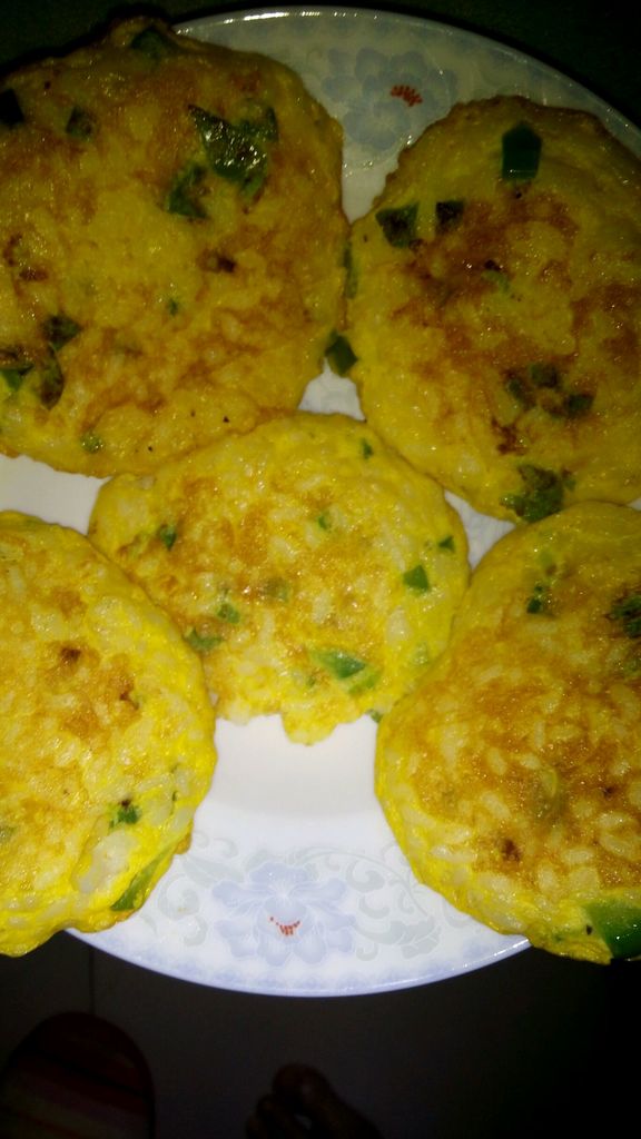 剩米饭改造米饭鸡蛋饼