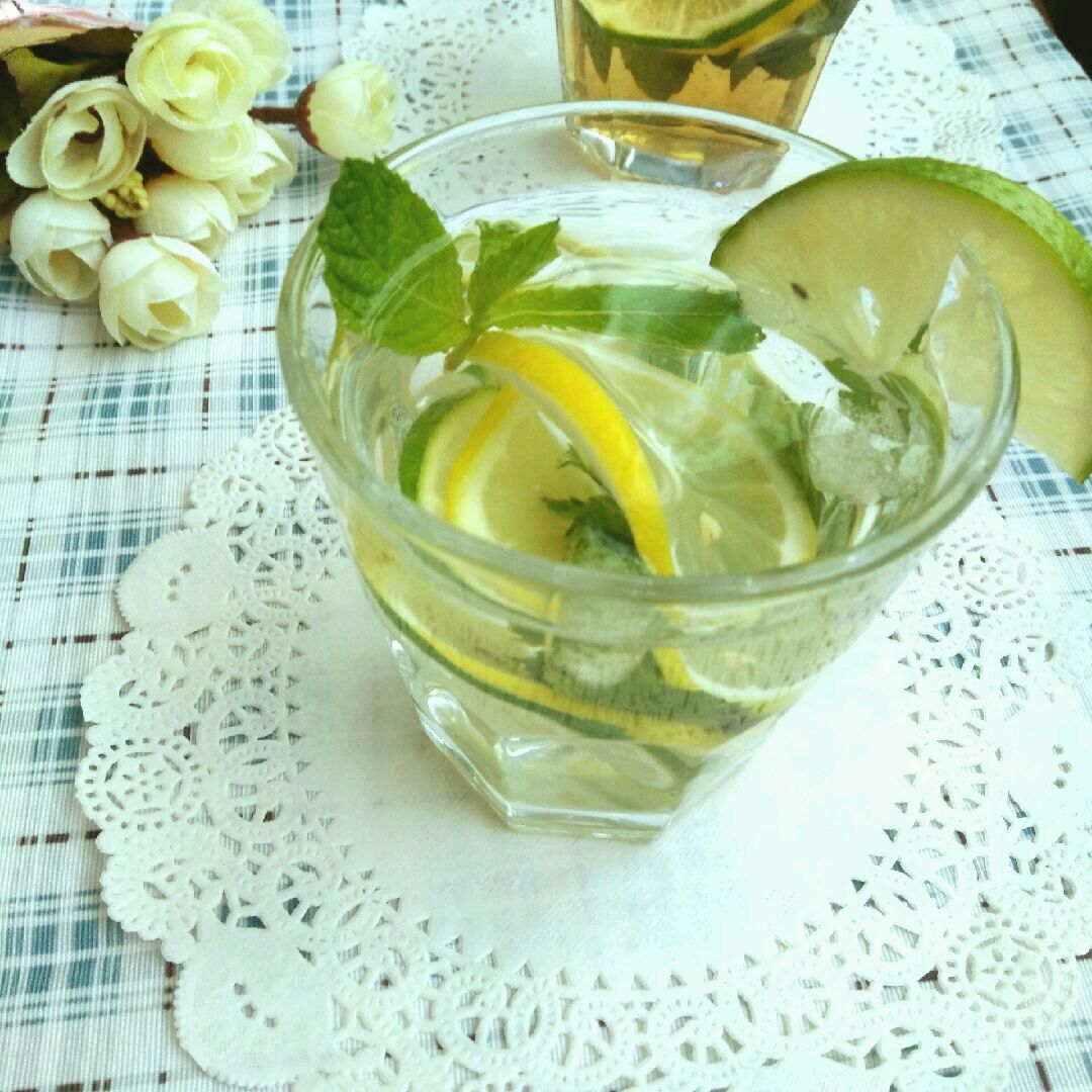 Violet's Kitchen ~♥紫羅蘭的爱心厨房♥~ : 蜂蜜柠檬薄荷茶 Honey Lemon Mint Tea
