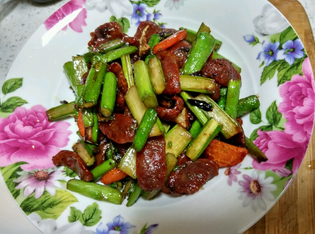 芦笋炒腊肠