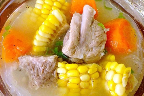 胡萝卜玉米排骨汤的做法图解