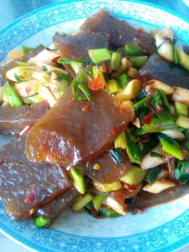 蒜苗炒焖子的做法