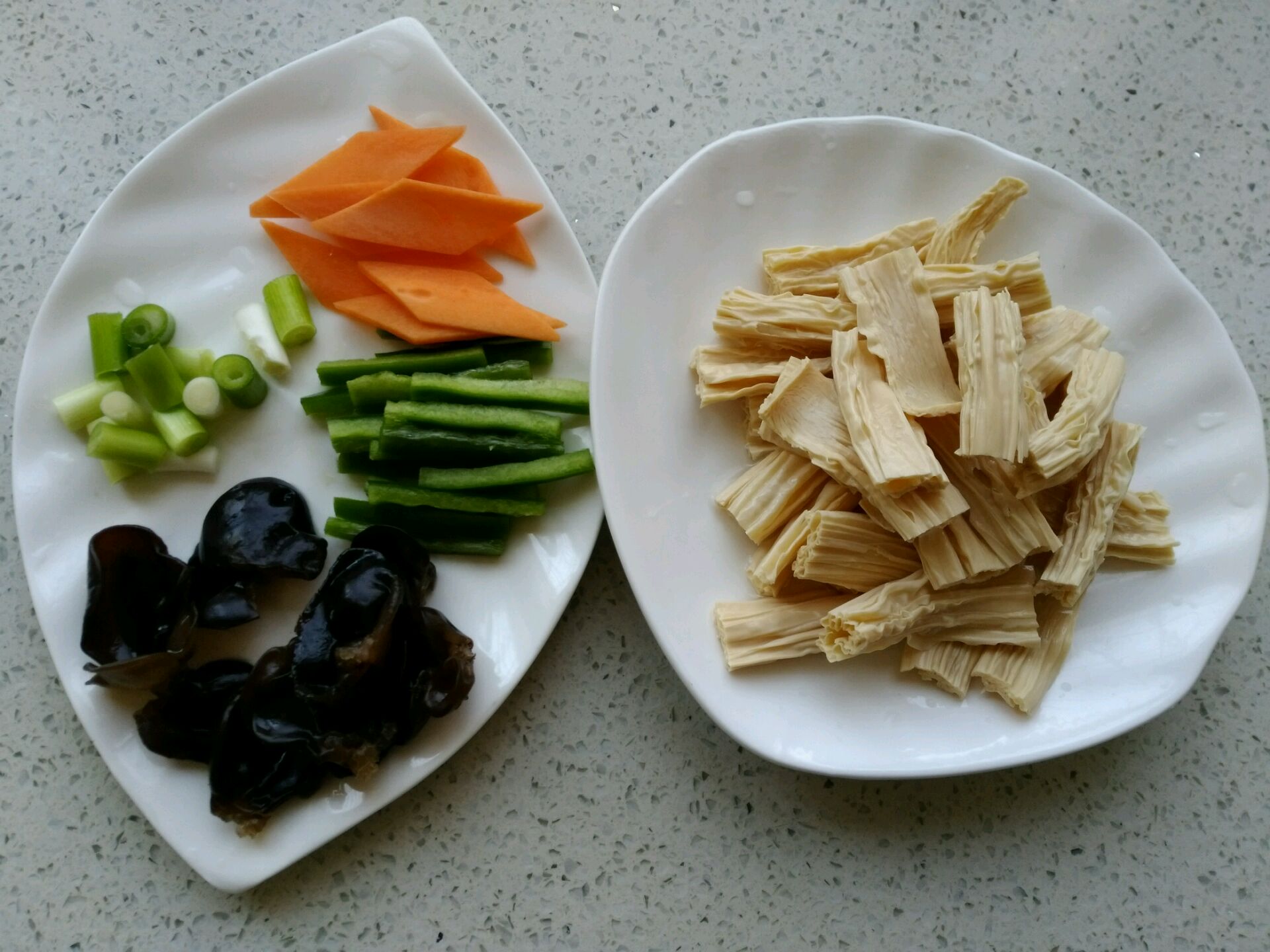 腐竹这样做才好吃，鲜香入味，好吃又下饭，真正的家常菜味道 - 哔哩哔哩