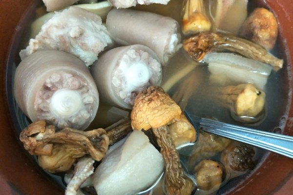 猪尾巴炖母鱿鱼干,补腰椎