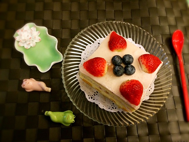 草莓慕斯夹心蛋糕