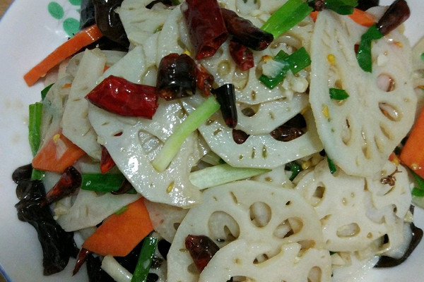 12小时前 难度:切墩(初级)   时间:10-30分钟       主料 莲藕1节