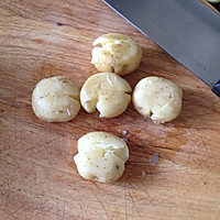 橄欖油香煎小土豆的做法圖解3