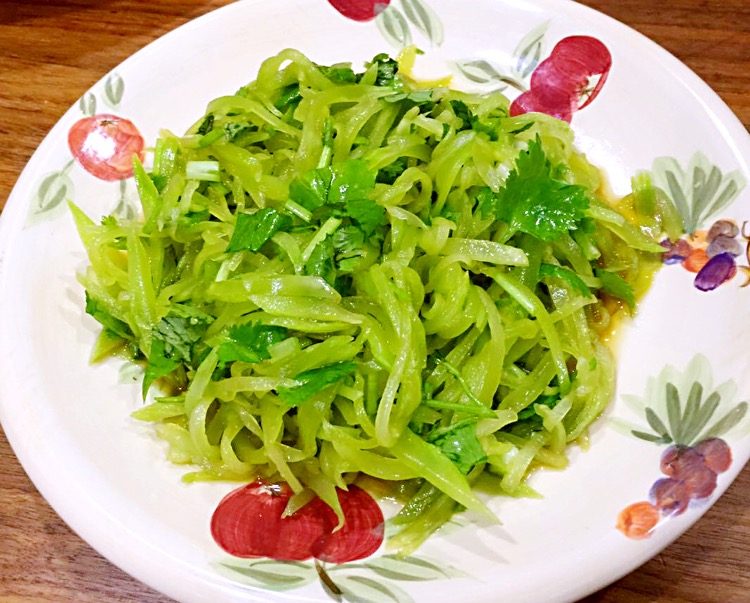 凉拌莴笋丝图片