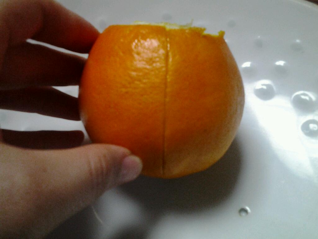 巧剥橙子皮