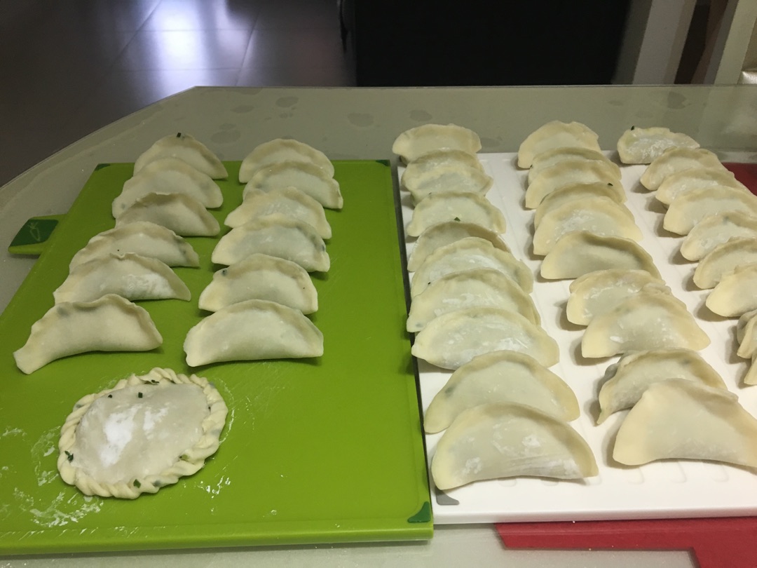 韭菜虾仁饺子的做法图解3