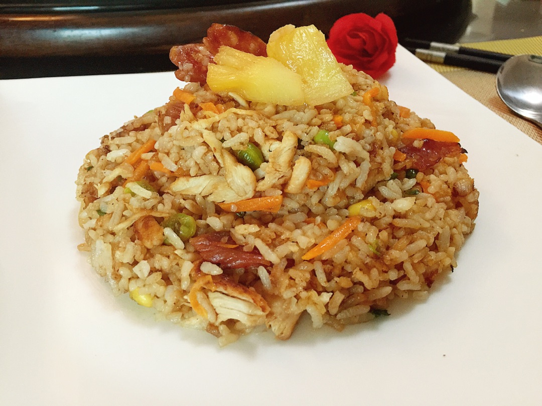 腊味菠萝鸡丁焖饭