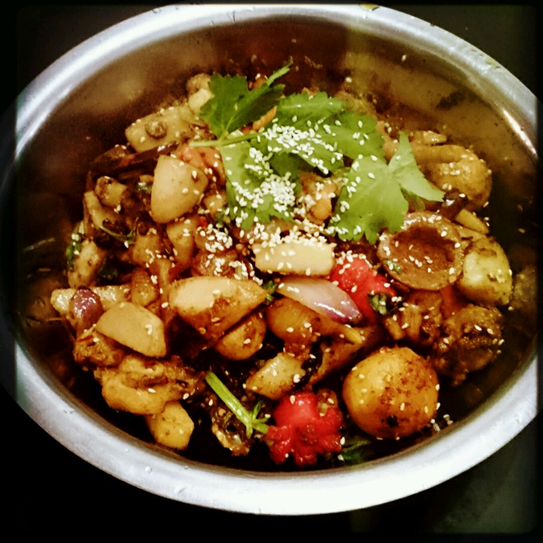 鸡蛋适量做法适量白洋葱适量芹菜20g淀粉半个干锅鸡的步骤芝麻酒肉肥肠图片