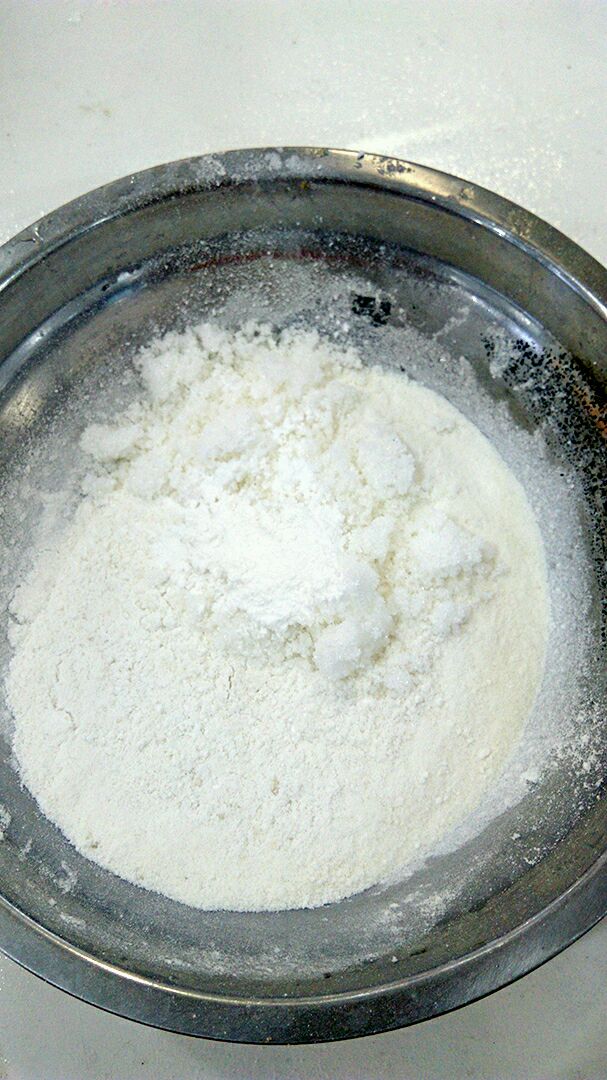 把白糖和泡打粉倒入米粉v白糖紫菜不消化会吐图片