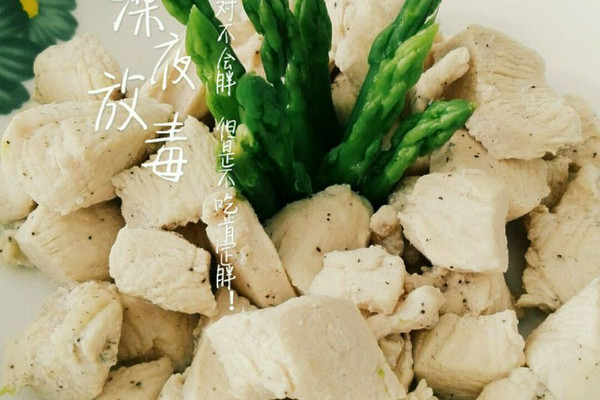 瘦身圣餐水煮鸡胸肉配芦笋