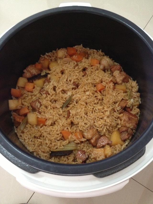 红烧肉焖饭