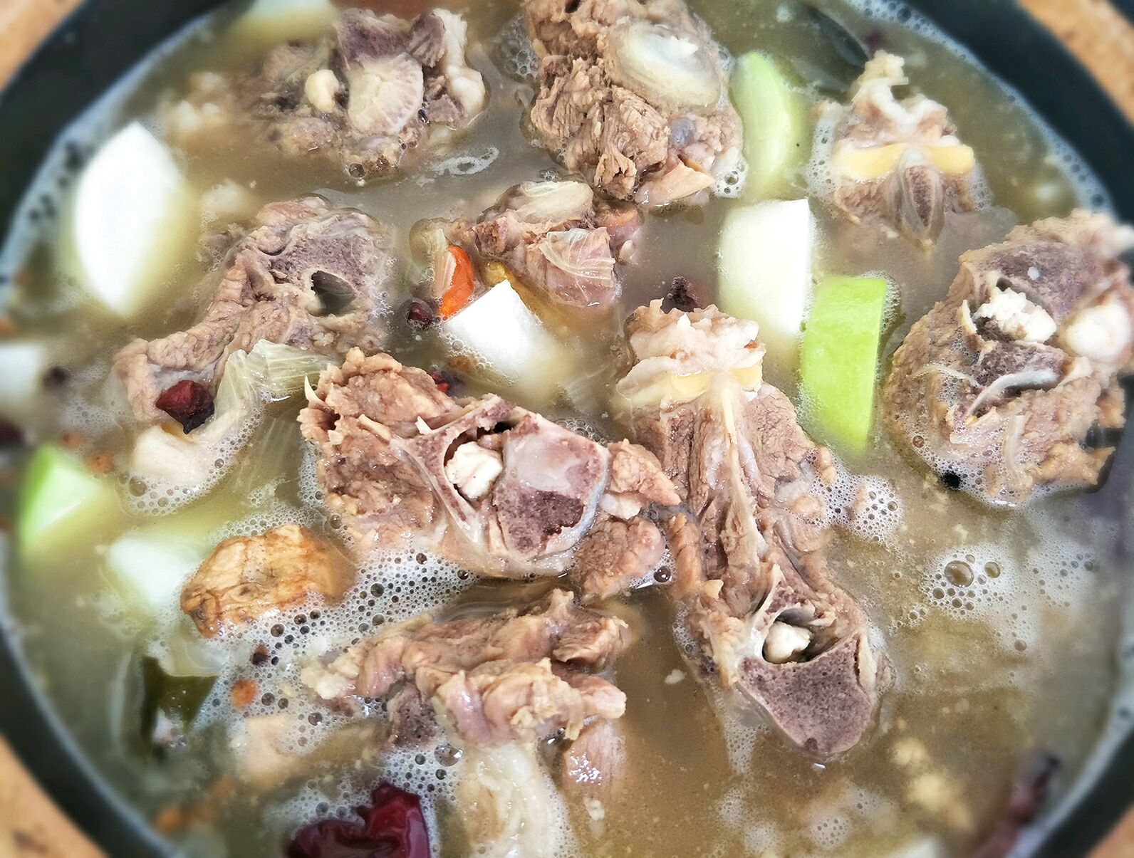 一小时五十分出货,撒香菜!ok! 砂锅炖羊蝎子的做法步骤