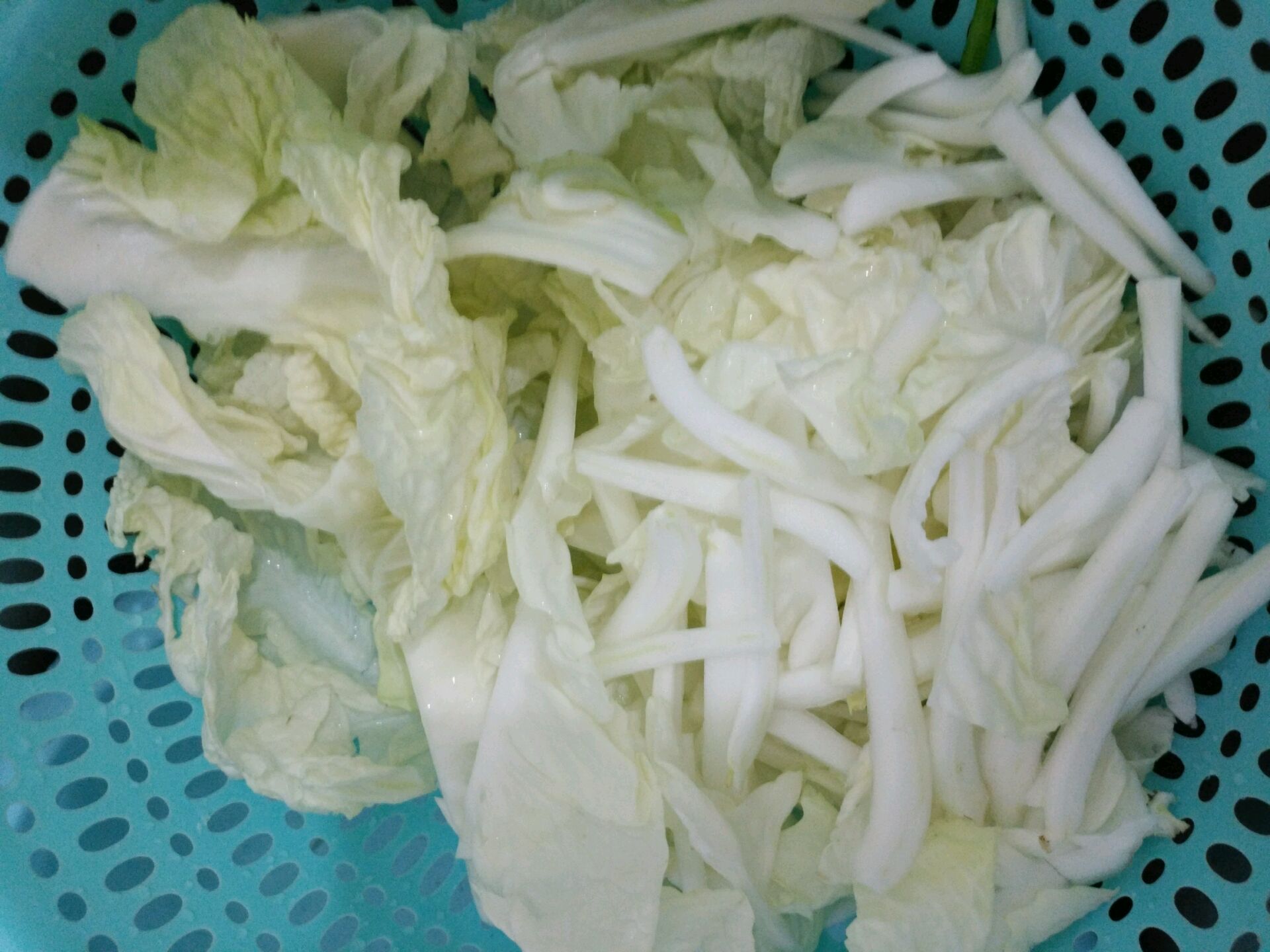 白菜皮蛋煲的做法图解1