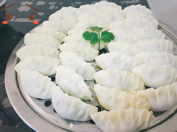 猪肉香菜馅饺子的做法